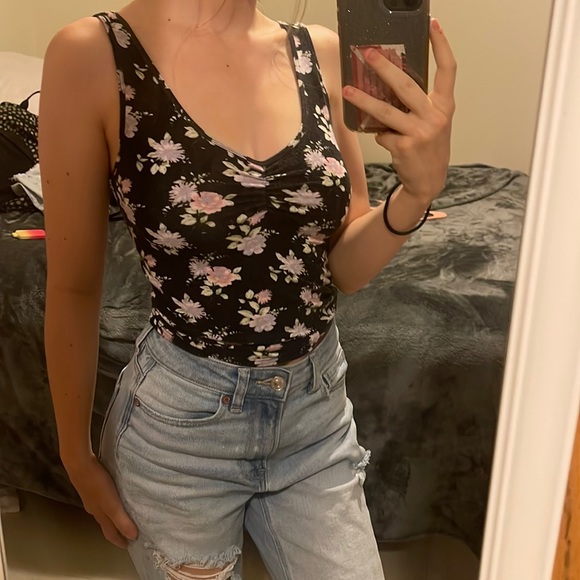 American Eagle Outfitters Tops - Cute floral American Eagle tank top